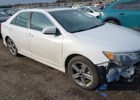2014 Toyota Camry Se z USA, uszkodzony, nr VIN 4T1BF1FK0EU428488
